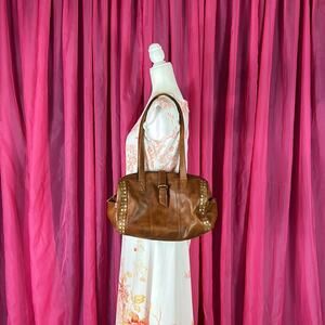 Overland Leather shoulder bag Large Doctor bag in caramel with gold studs